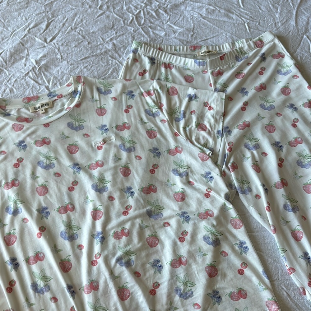 Djerf Avenue NWOT Berry set